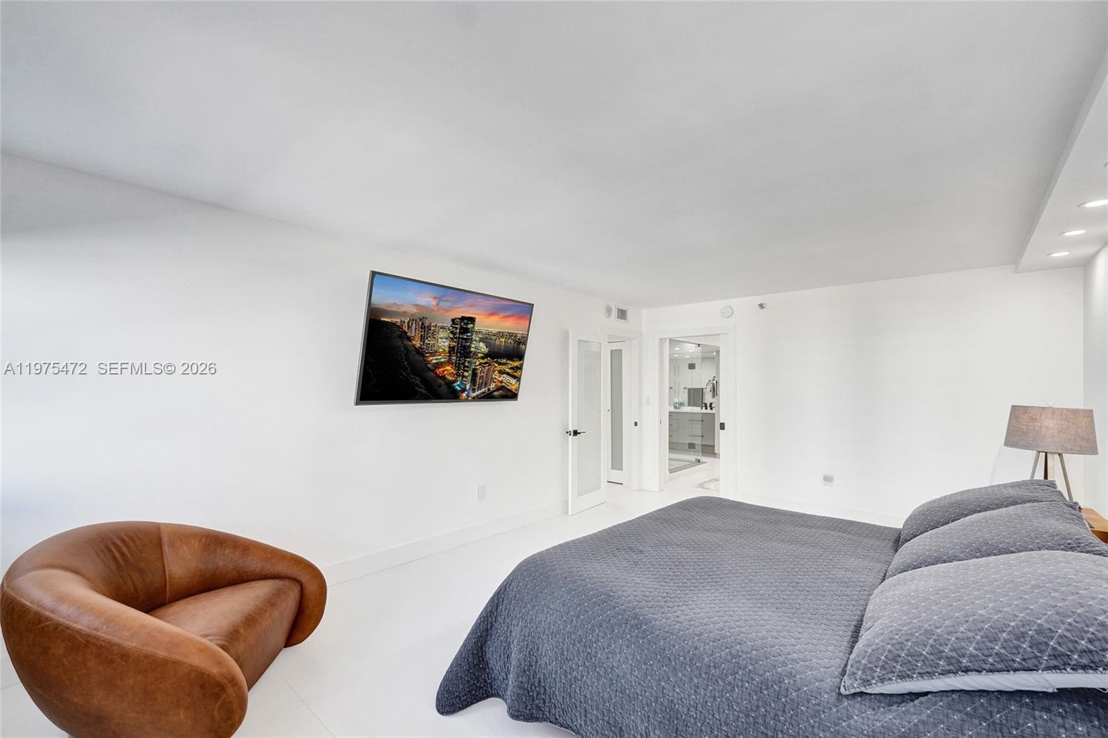 SUMMIT CONDO - Residential