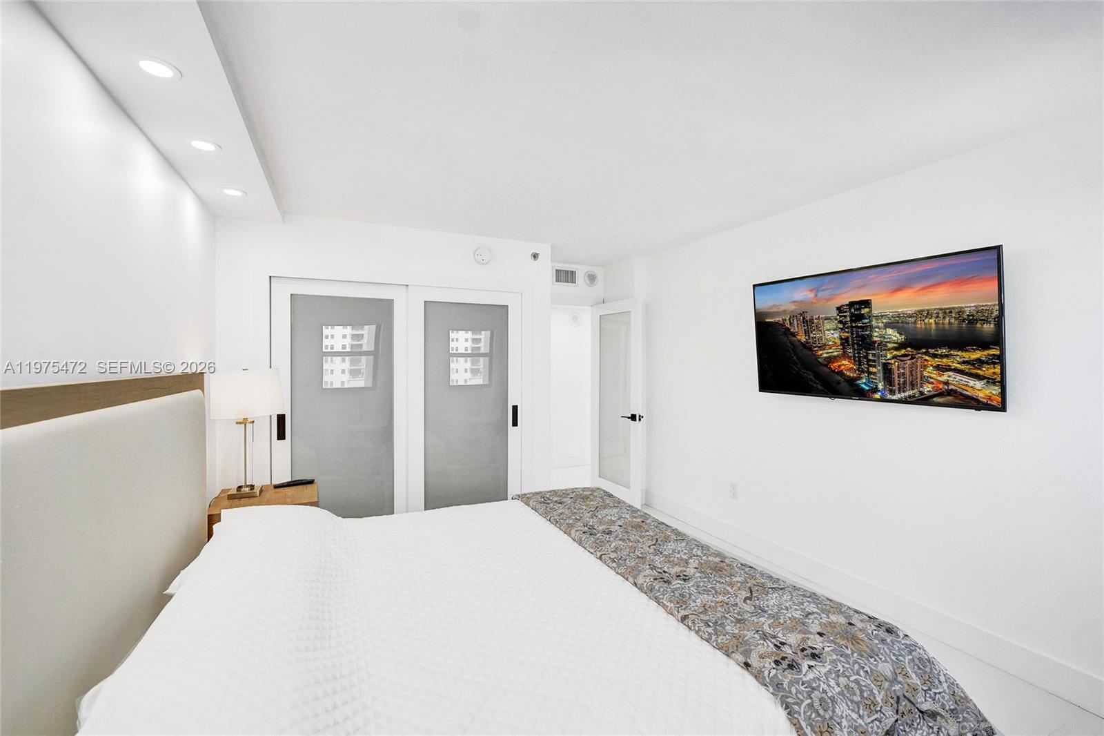 SUMMIT CONDO - Residential