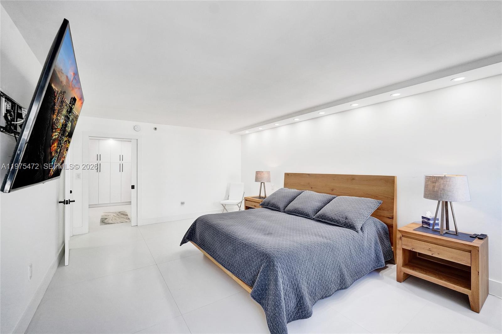 SUMMIT CONDO - Residential