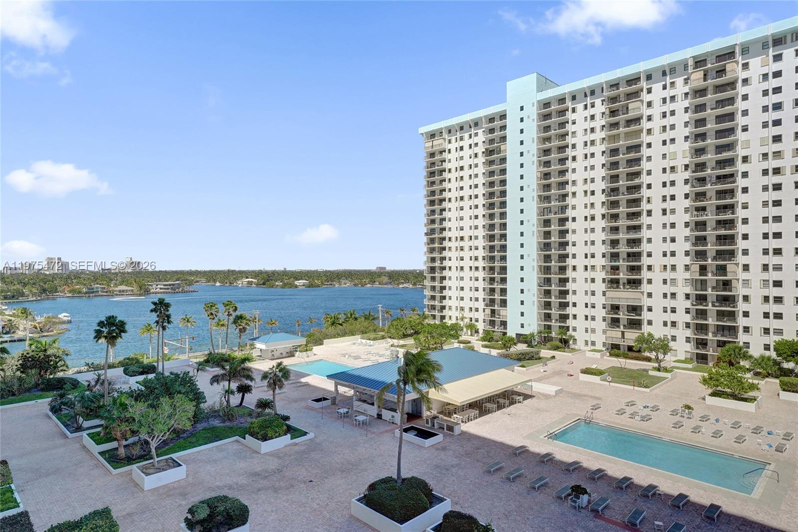 SUMMIT CONDO - Residential