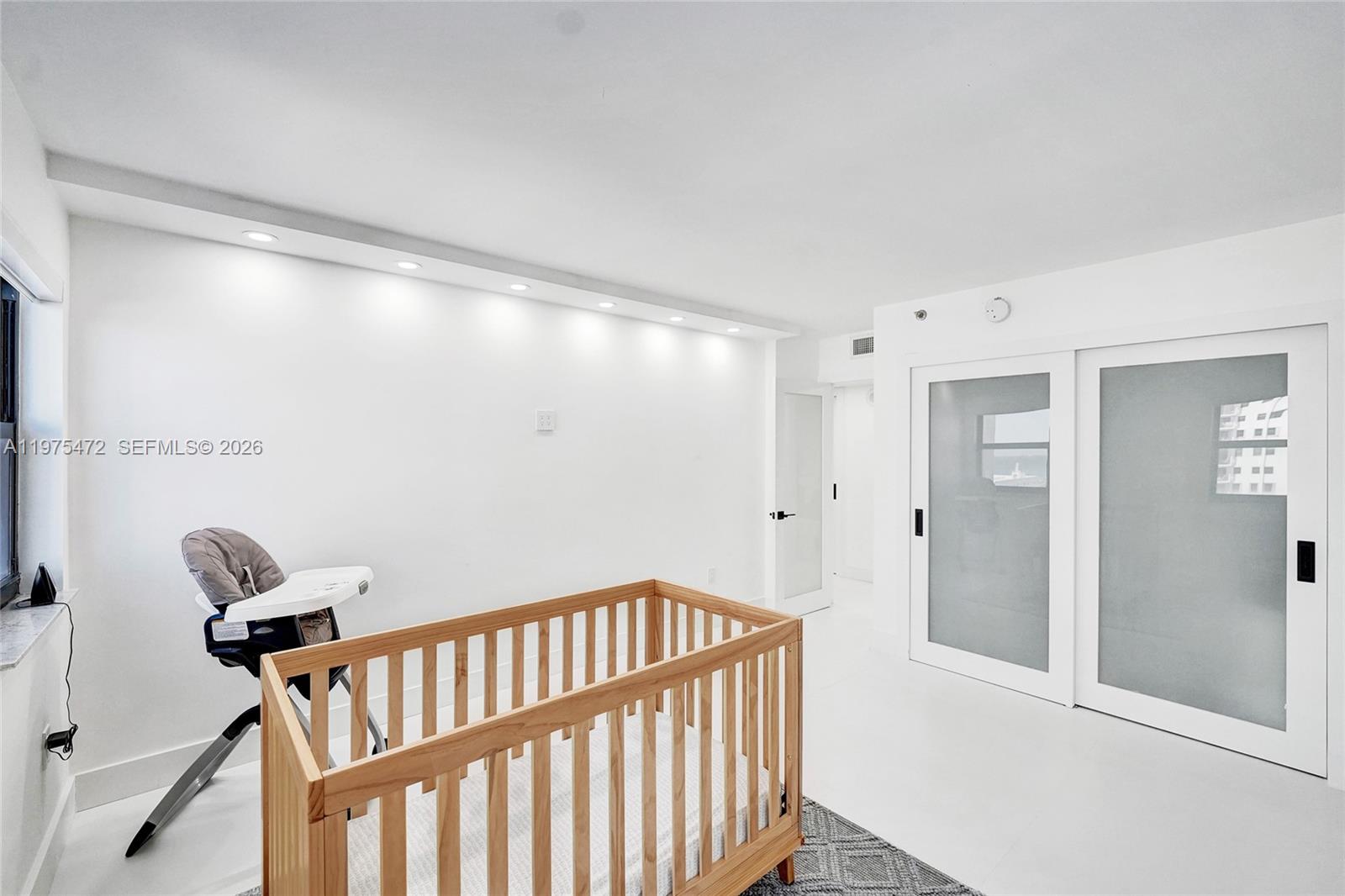 SUMMIT CONDO - Residential