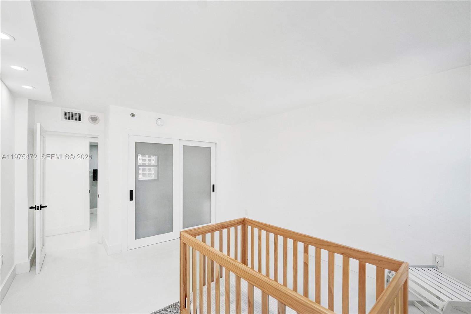 SUMMIT CONDO - Residential