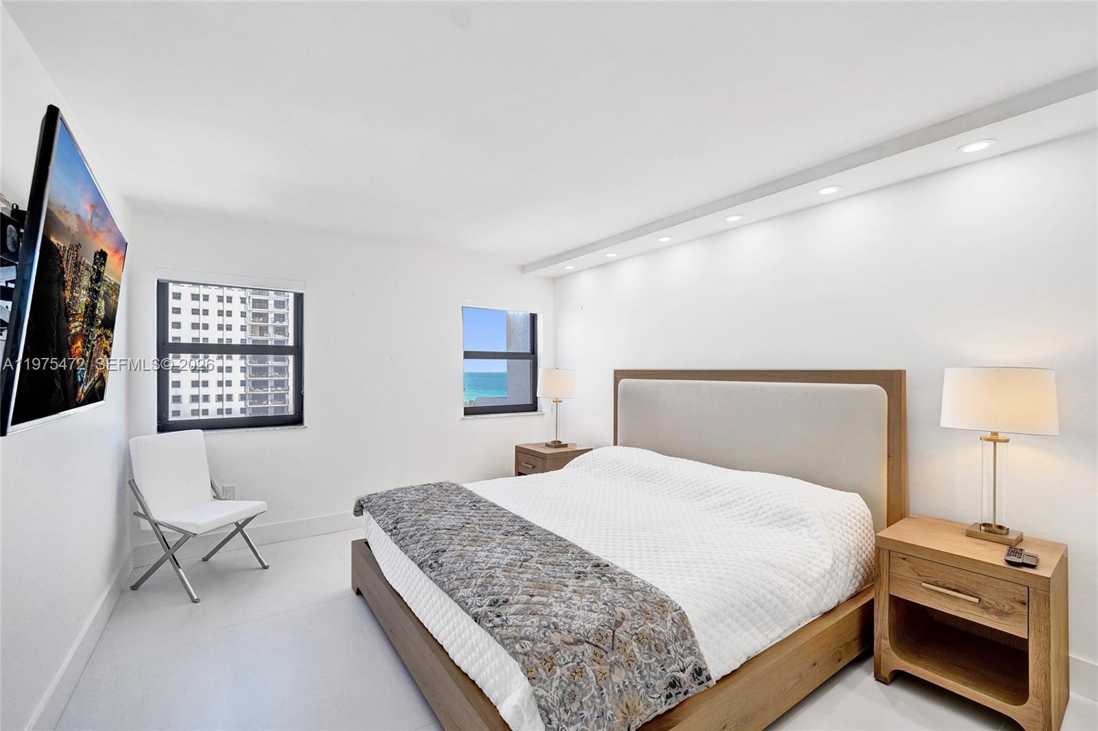 SUMMIT CONDO - Residential