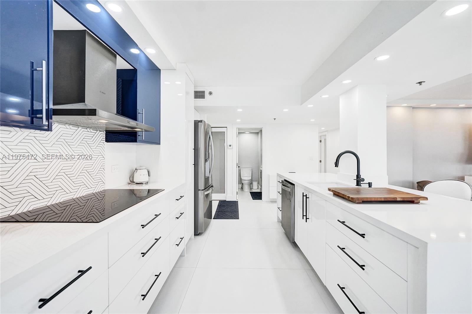 SUMMIT CONDO - Residential