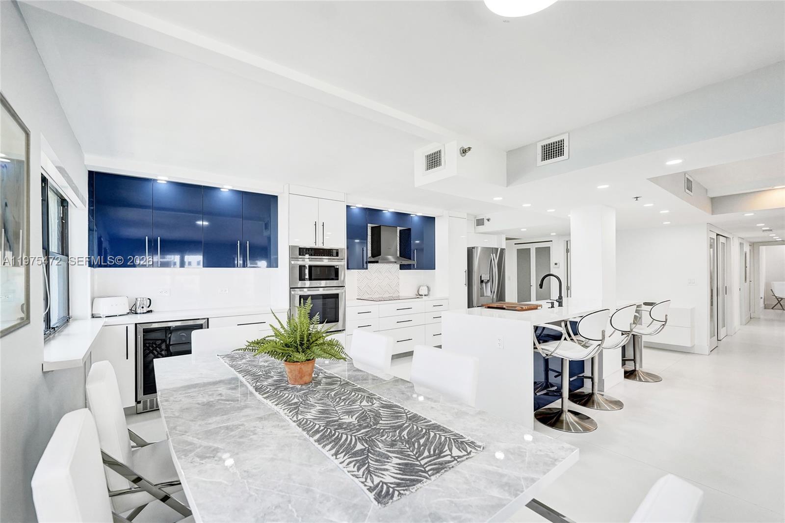 SUMMIT CONDO - Residential