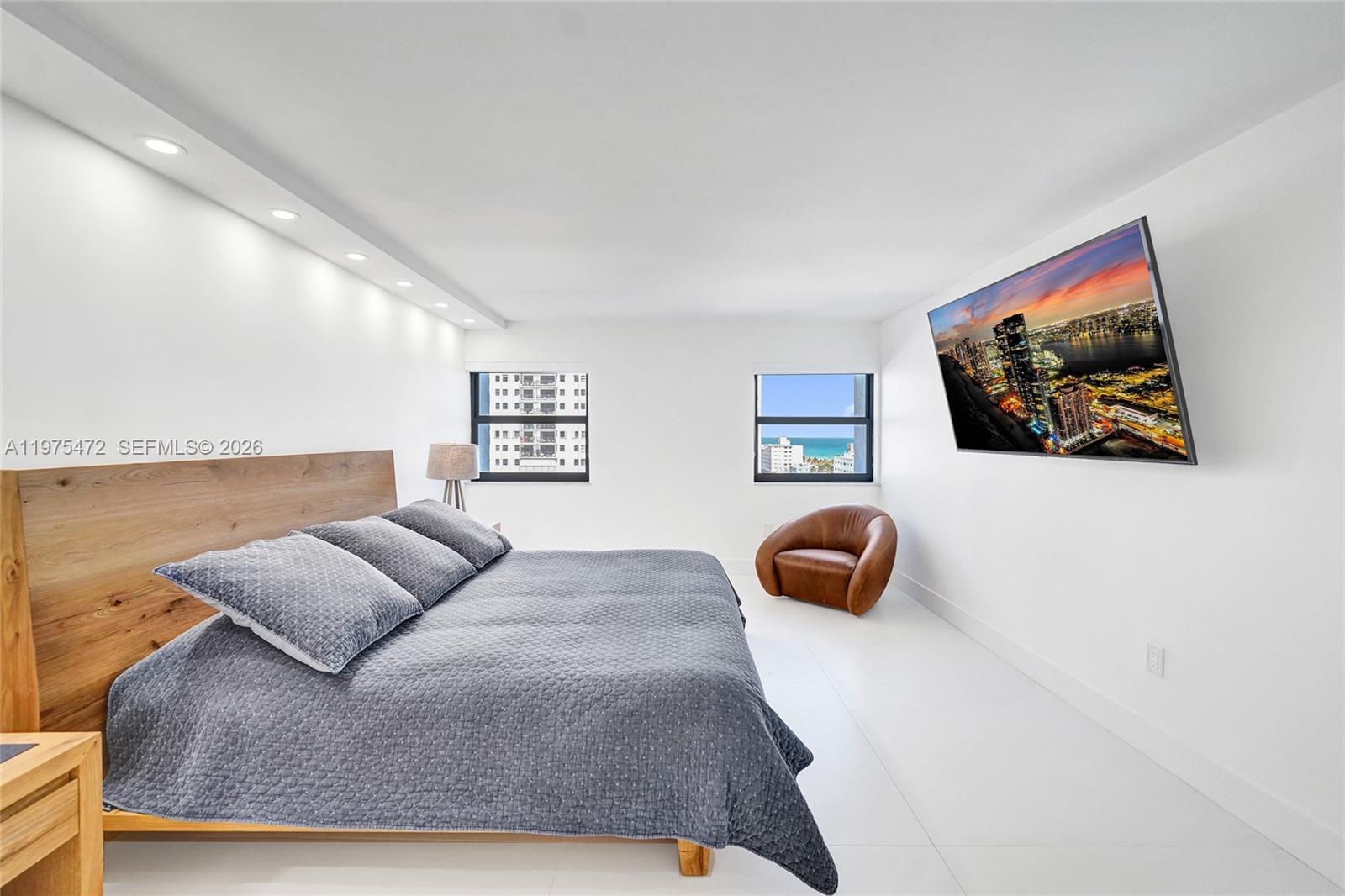 SUMMIT CONDO - Residential