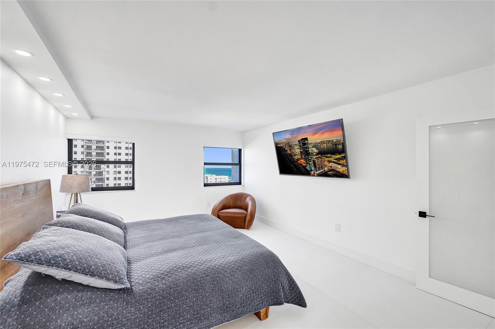 SUMMIT CONDO - Residential