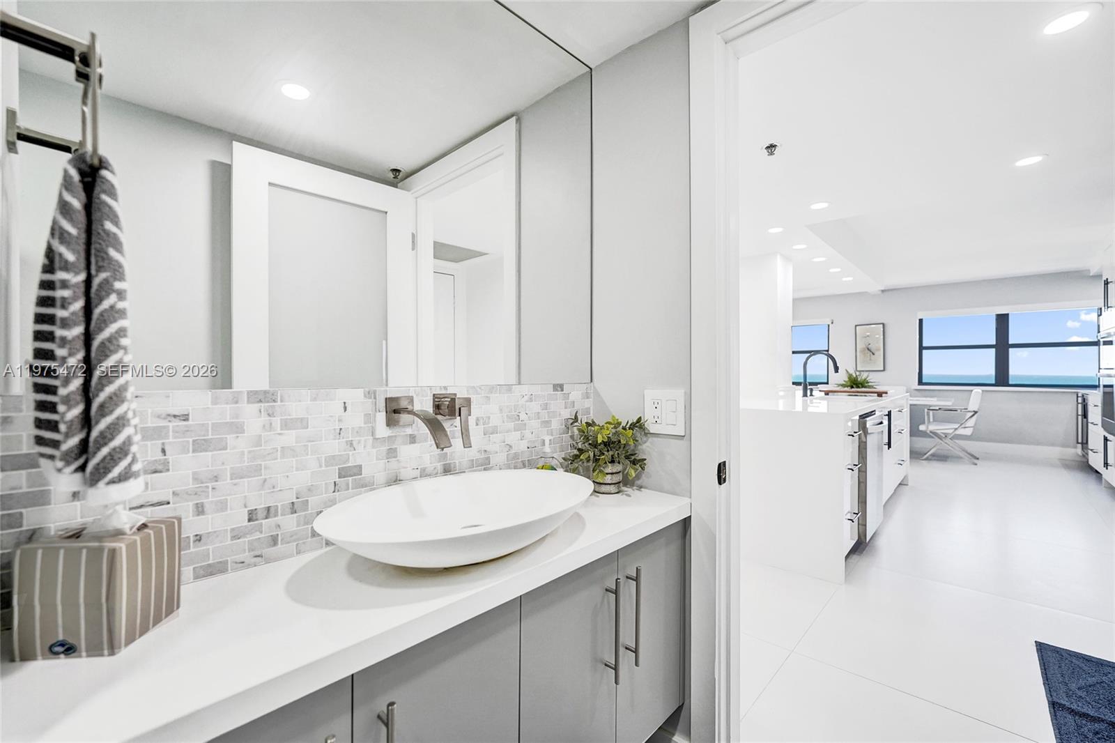 SUMMIT CONDO - Residential