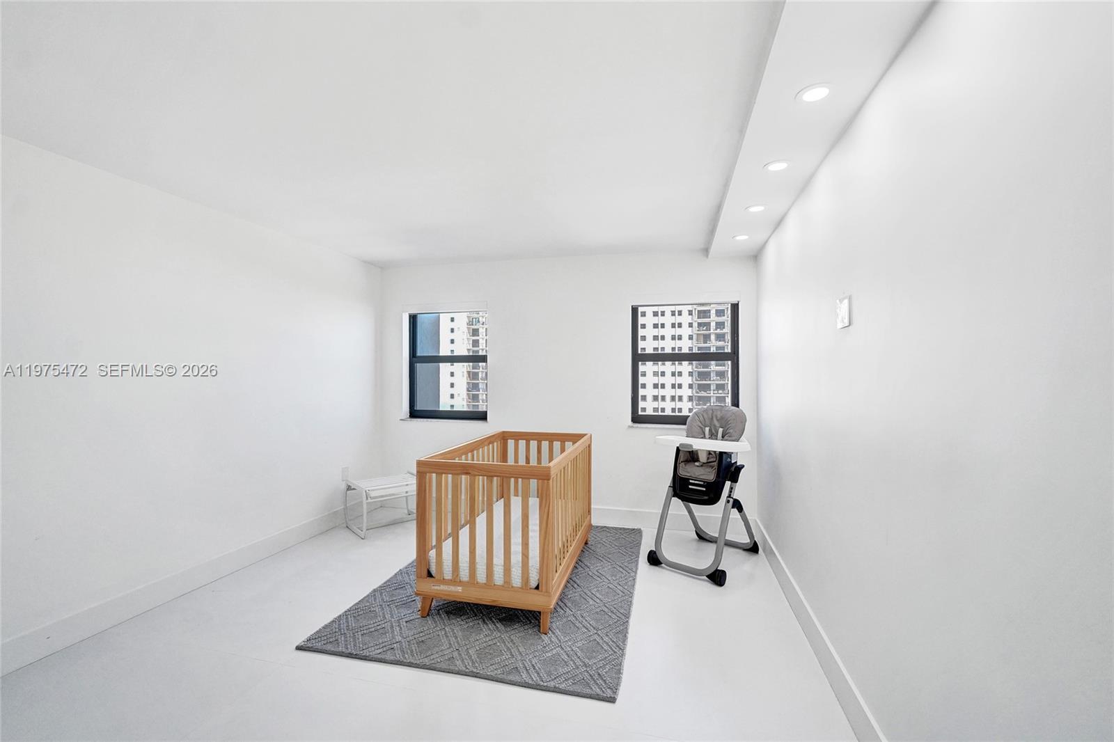 SUMMIT CONDO - Residential