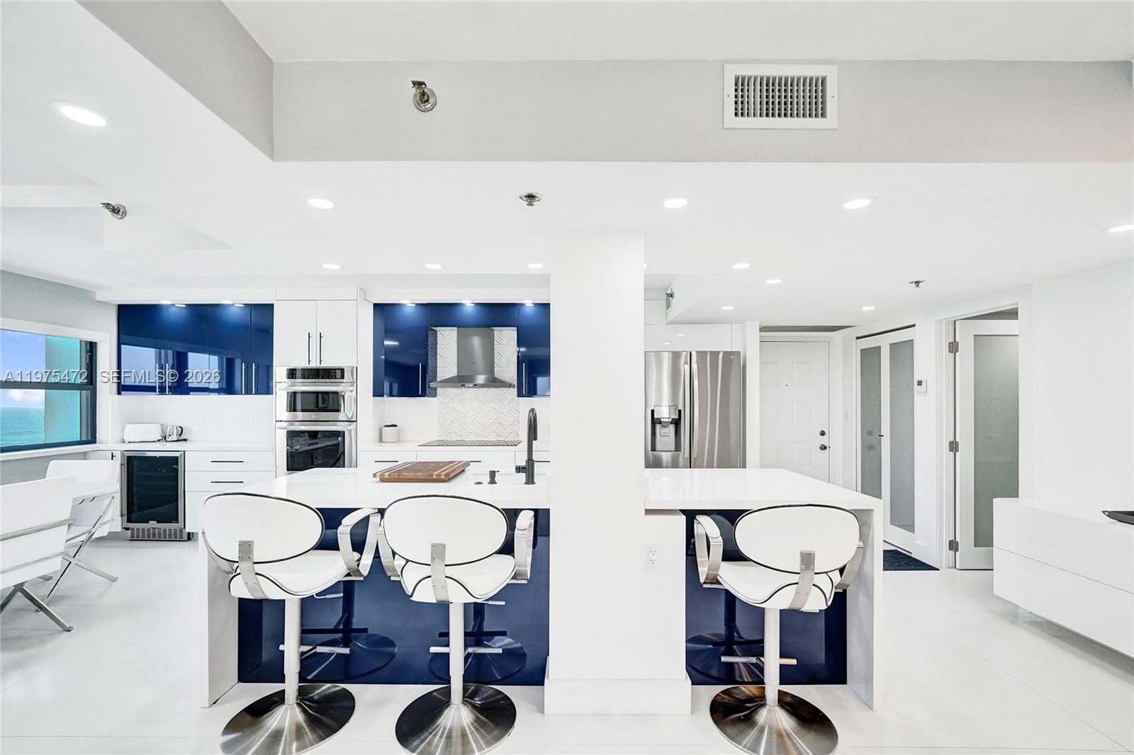 SUMMIT CONDO - Residential