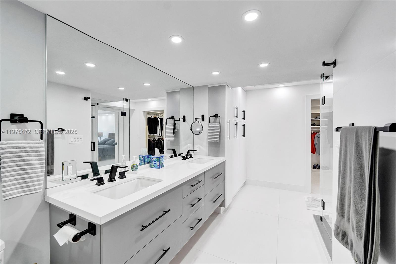 SUMMIT CONDO - Residential