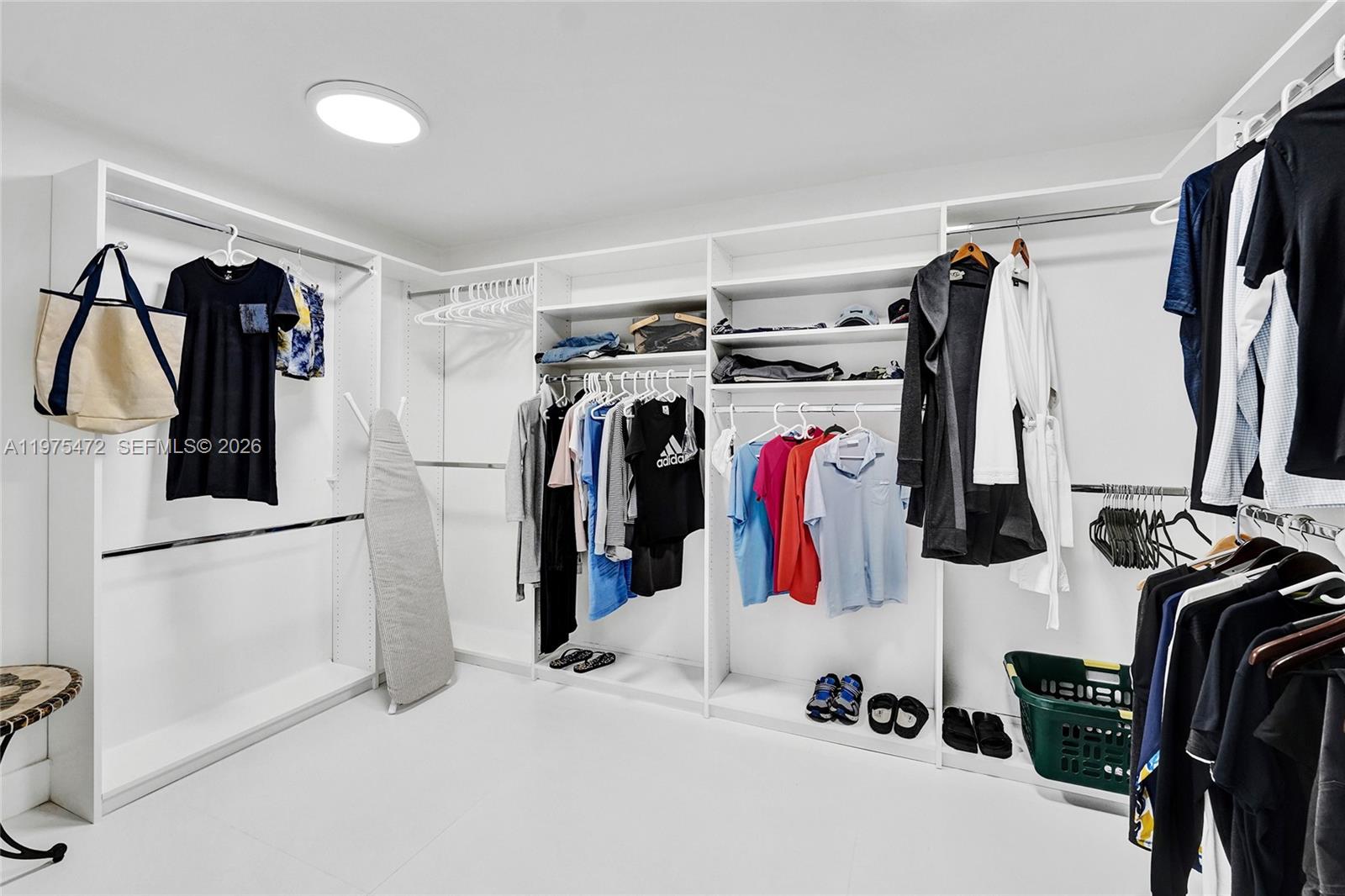 SUMMIT CONDO - Residential