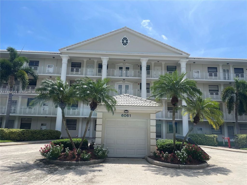 Photo of 6061 Balboa Cir #304, Boca Raton, FL 33433 (MLS # A11862311)