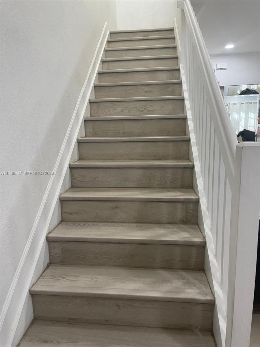 KENDALL COMMONS TOWNHOMES - Residential