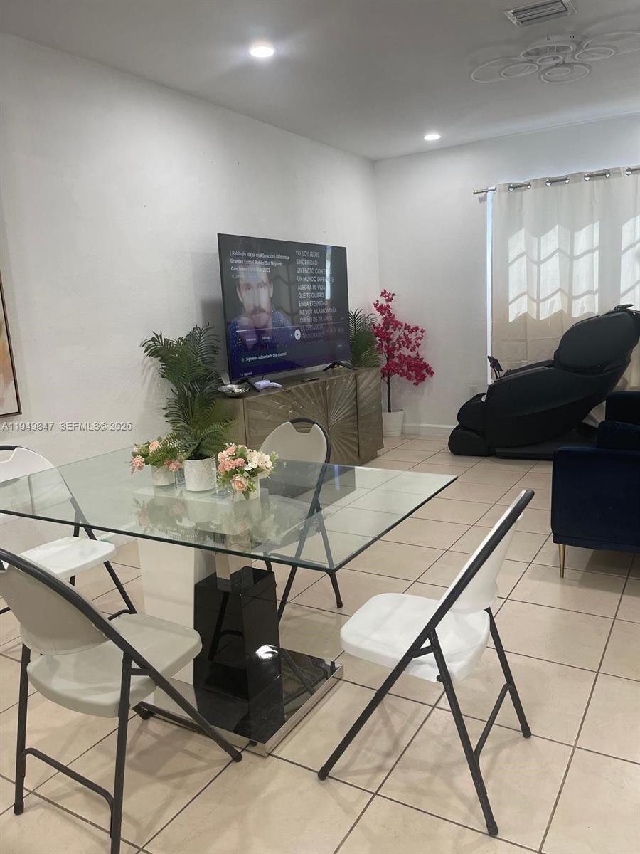 KENDALL COMMONS TOWNHOMES - Residential