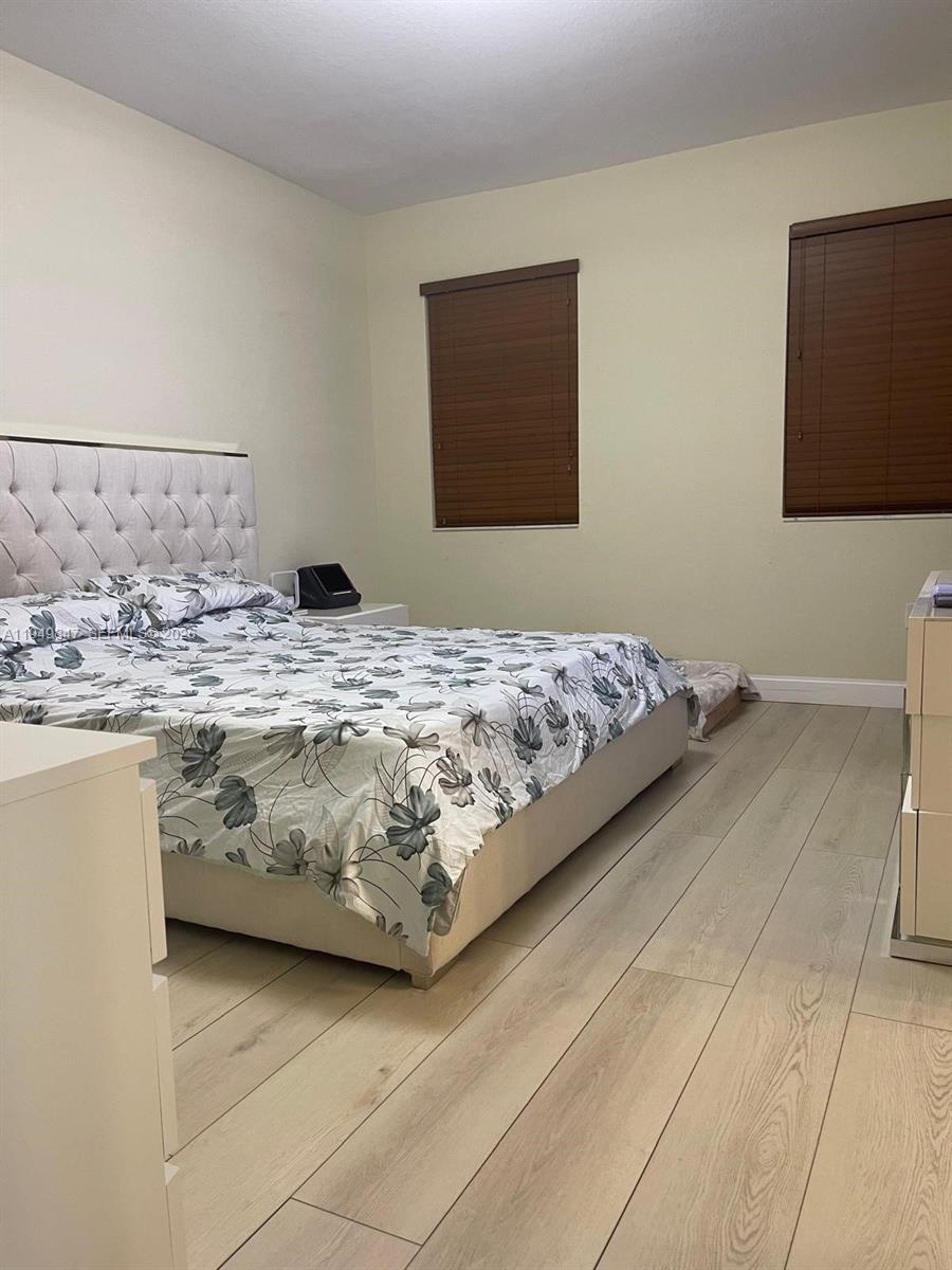 KENDALL COMMONS TOWNHOMES - Residential