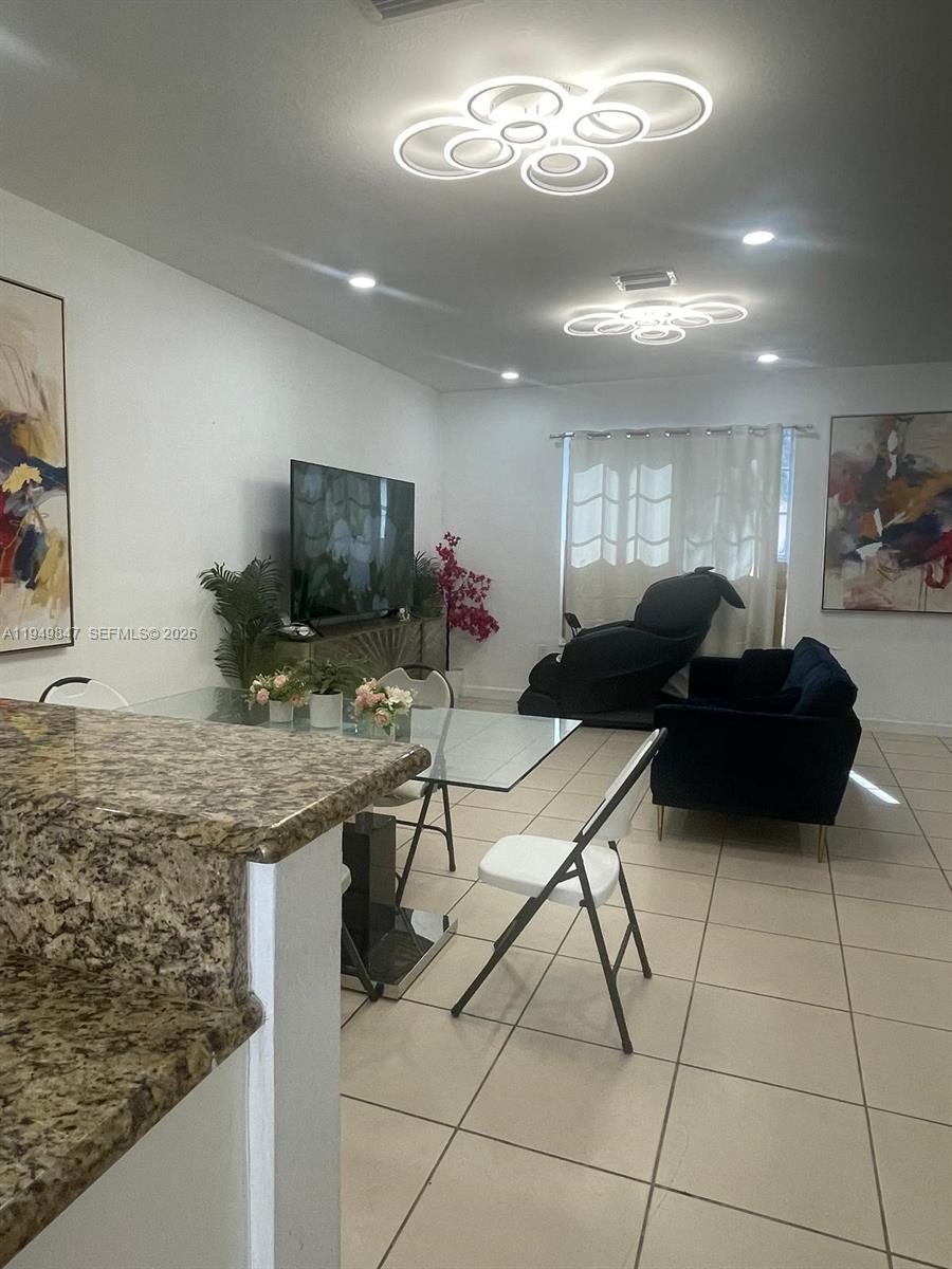 KENDALL COMMONS TOWNHOMES - Residential