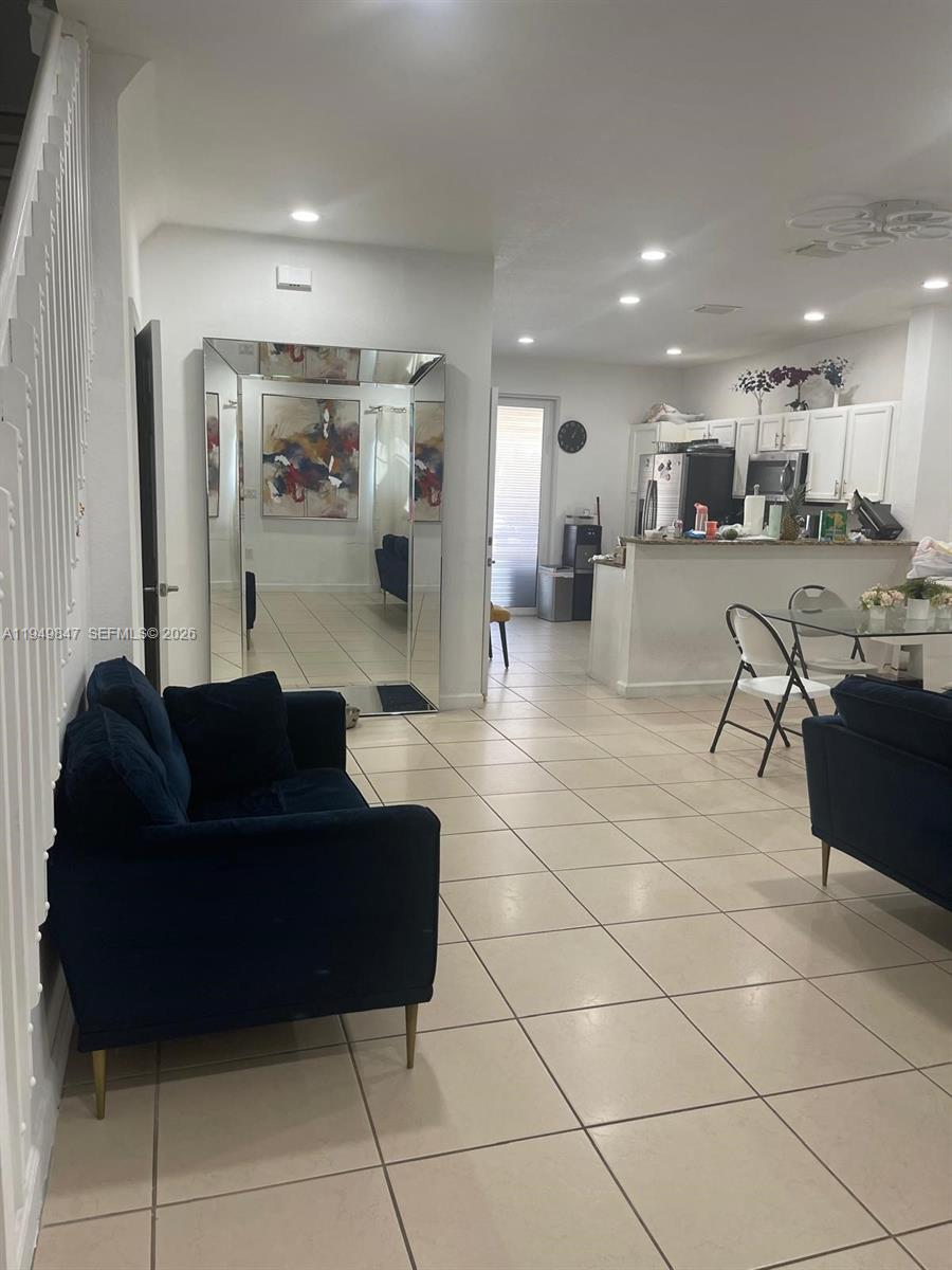 KENDALL COMMONS TOWNHOMES - Residential