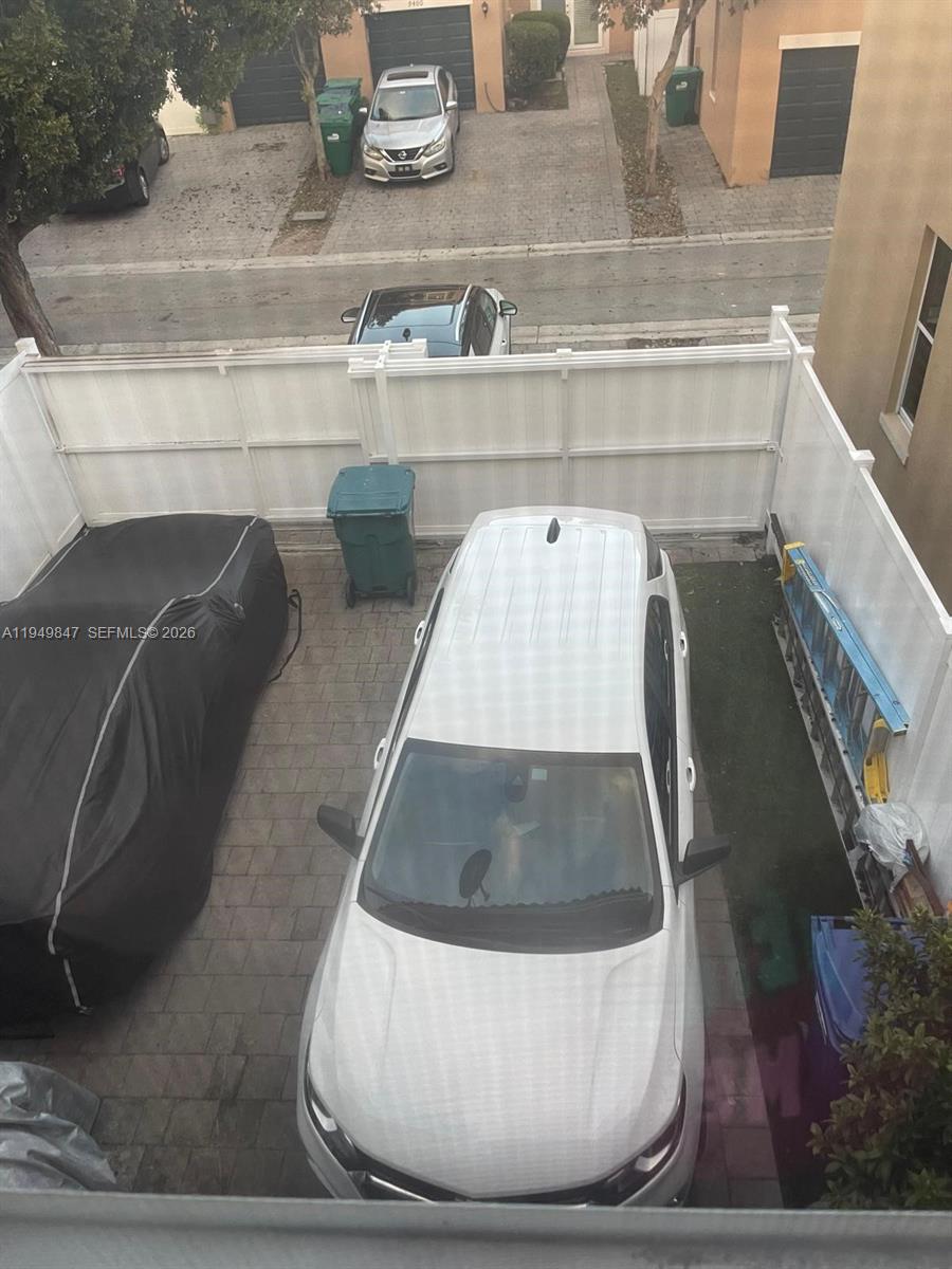 KENDALL COMMONS TOWNHOMES - Residential