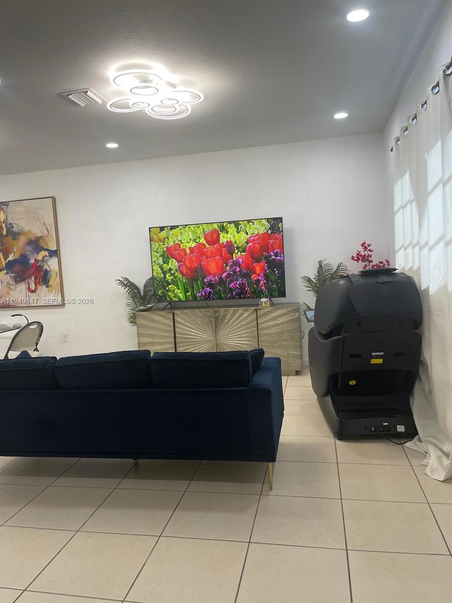 KENDALL COMMONS TOWNHOMES - Residential