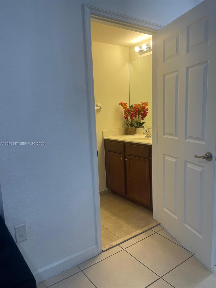 KENDALL COMMONS TOWNHOMES - Residential