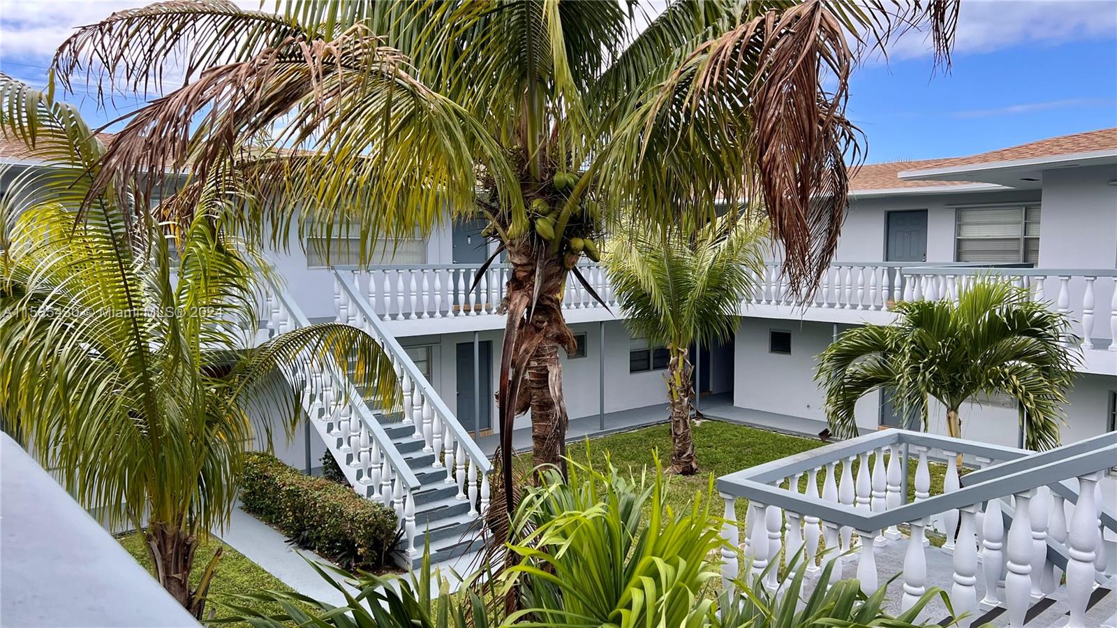 Great Rental in Hollywood Hills, this corner unit located on the second floor features, 2 bedroom 1 bath, located remodeled kitchen, very spacious, laminated wood floors, ample bedrooms, enclosed balcony, Building offers 1 parking space assigned, common laundry located on the first floor. Great location, close to Presidential Circle, minutes away from Memorial Regional Hospital, close to I-95 Turnpike and 411, Walmart, Target, Restaurants, Banks and much more. Property is tenant occupied until March 27th, 2024.