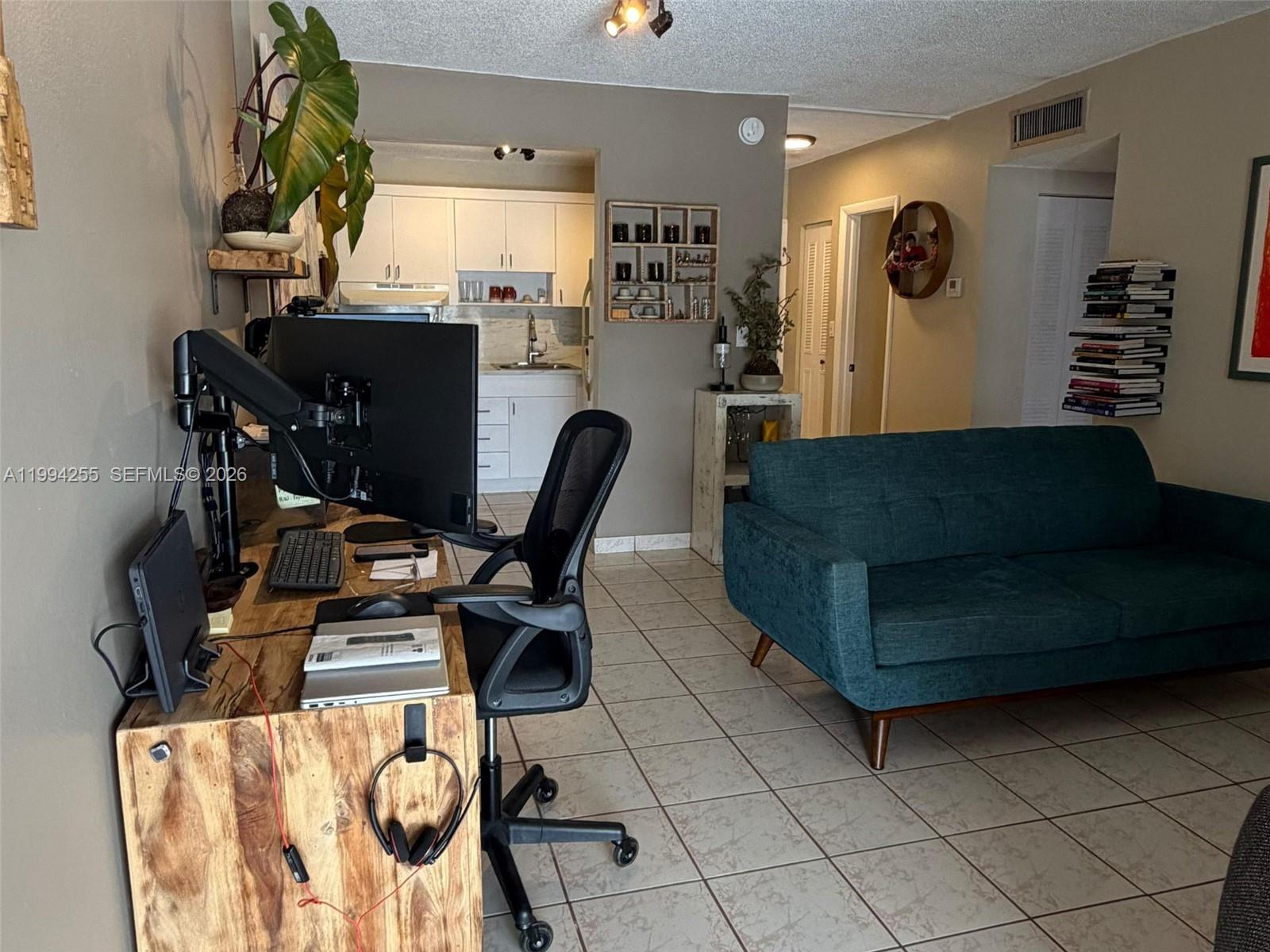 EL CID CONDO - Residential Lease