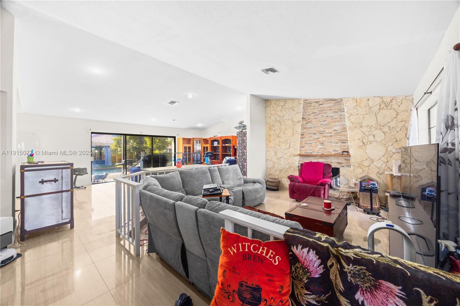 SHADOW WOOD - Residential