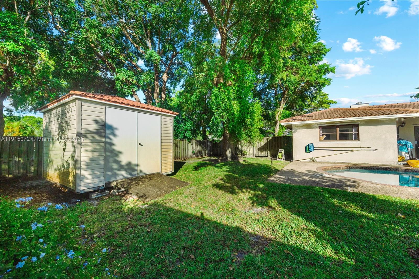 SHADOW WOOD - Residential