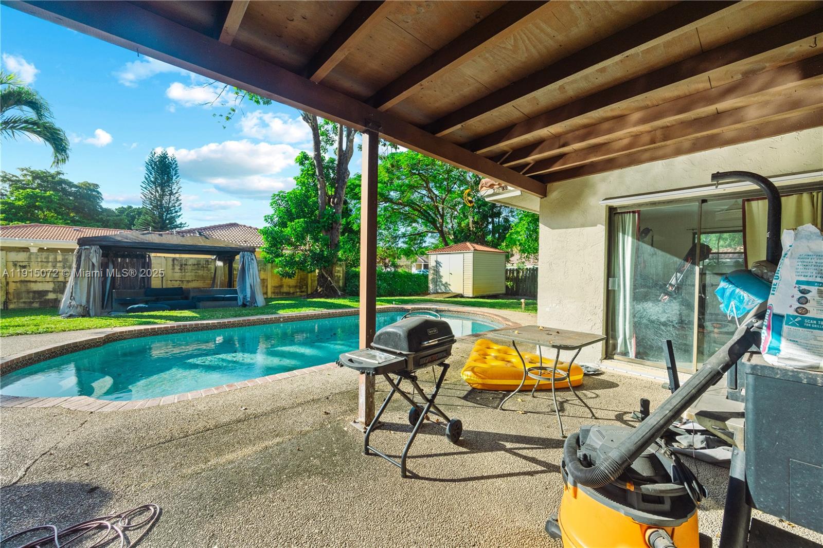 SHADOW WOOD - Residential