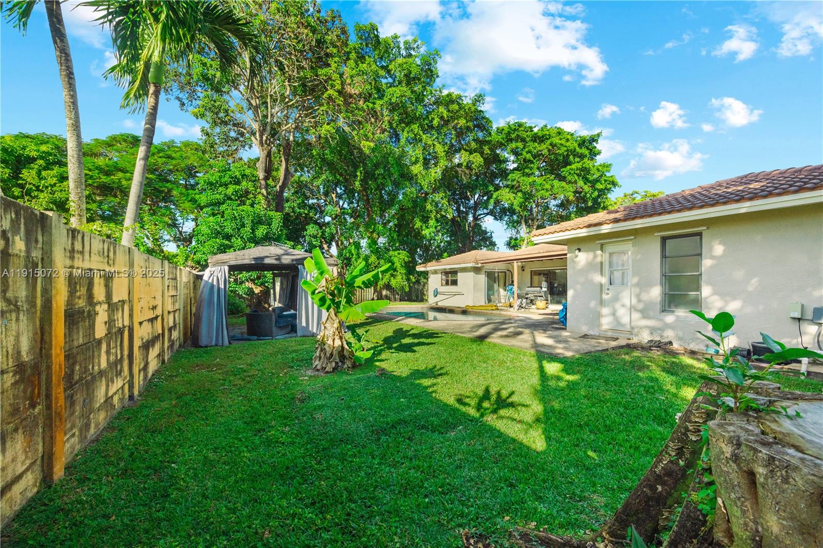 SHADOW WOOD - Residential