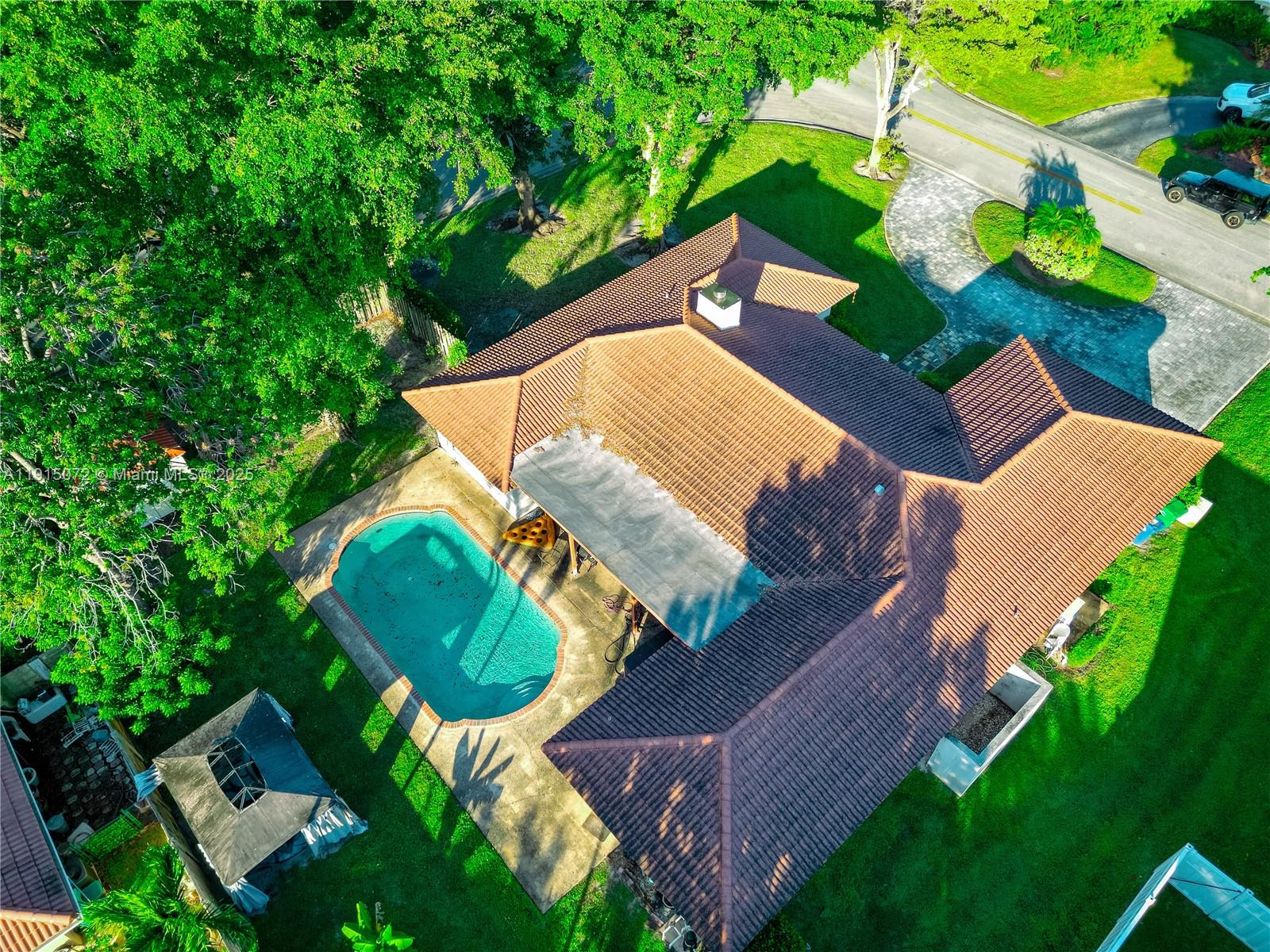 SHADOW WOOD - Residential