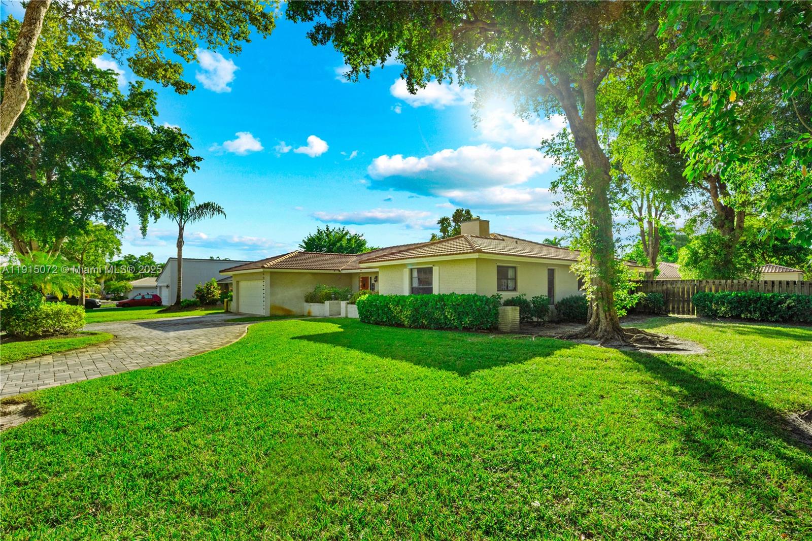 SHADOW WOOD - Residential