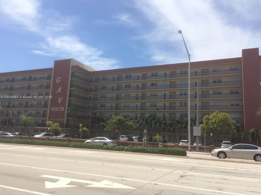 Great Location! Walk to the beach in less than 15 minutes or drive in 3 minutes. Very close to the Ocean, Public Golf Course, Shopping and a number of wonderful Restaurants! There is also the Pompano private Airport nearby for your guests who visit by private plane. Remodeled newly furnished, Lovely screened balcony with great views! Ready for you to enjoy 3 seasonal months of great weather. This is a Non-Smoking Apartment Please.