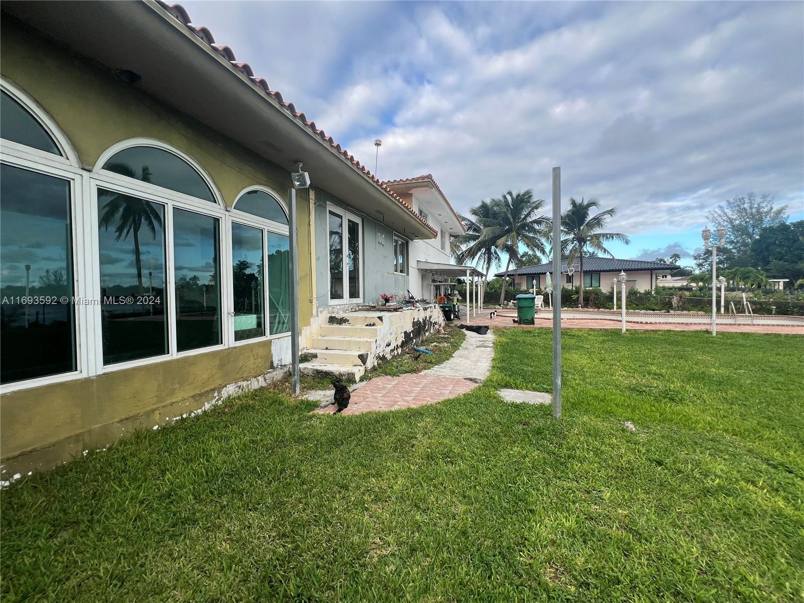 4399 Sw 89th Ave, Miami, Broward County, Florida - 4 Bedrooms  
3 Bathrooms - 