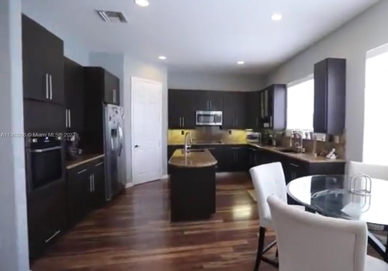 SUNSET LAKES PLAT ONE - Residential Lease