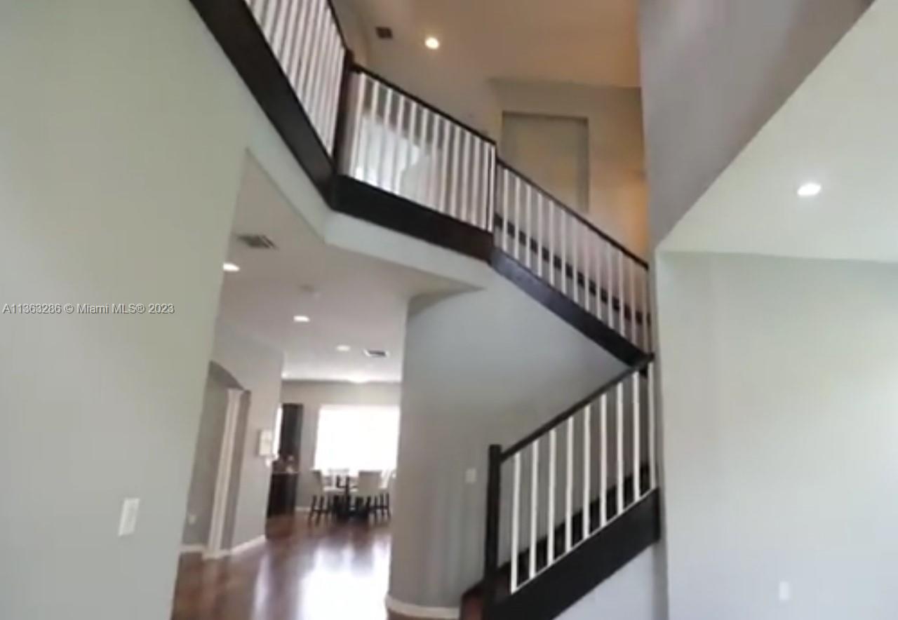 SUNSET LAKES PLAT ONE - Residential Lease