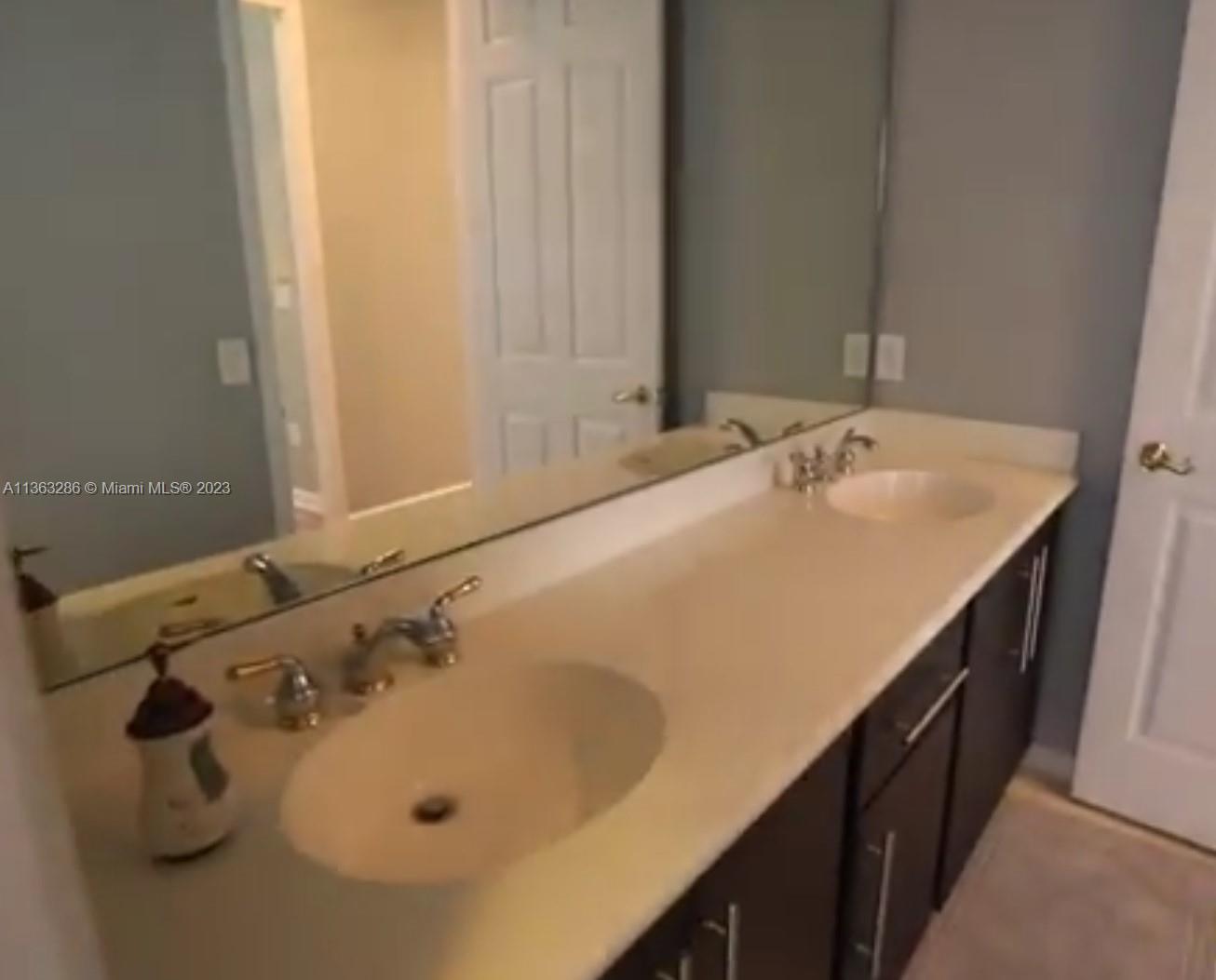 SUNSET LAKES PLAT ONE - Residential Lease