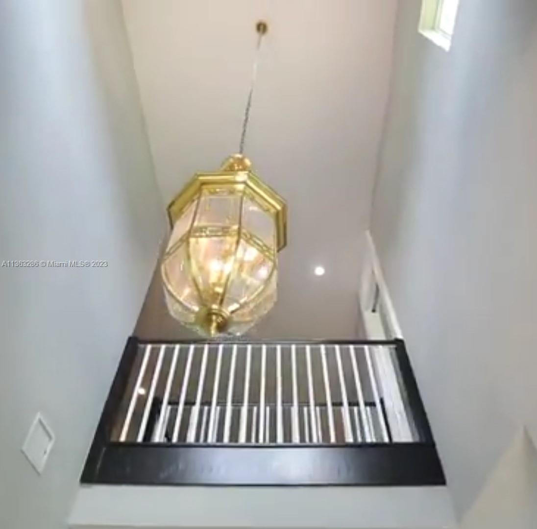 SUNSET LAKES PLAT ONE - Residential Lease