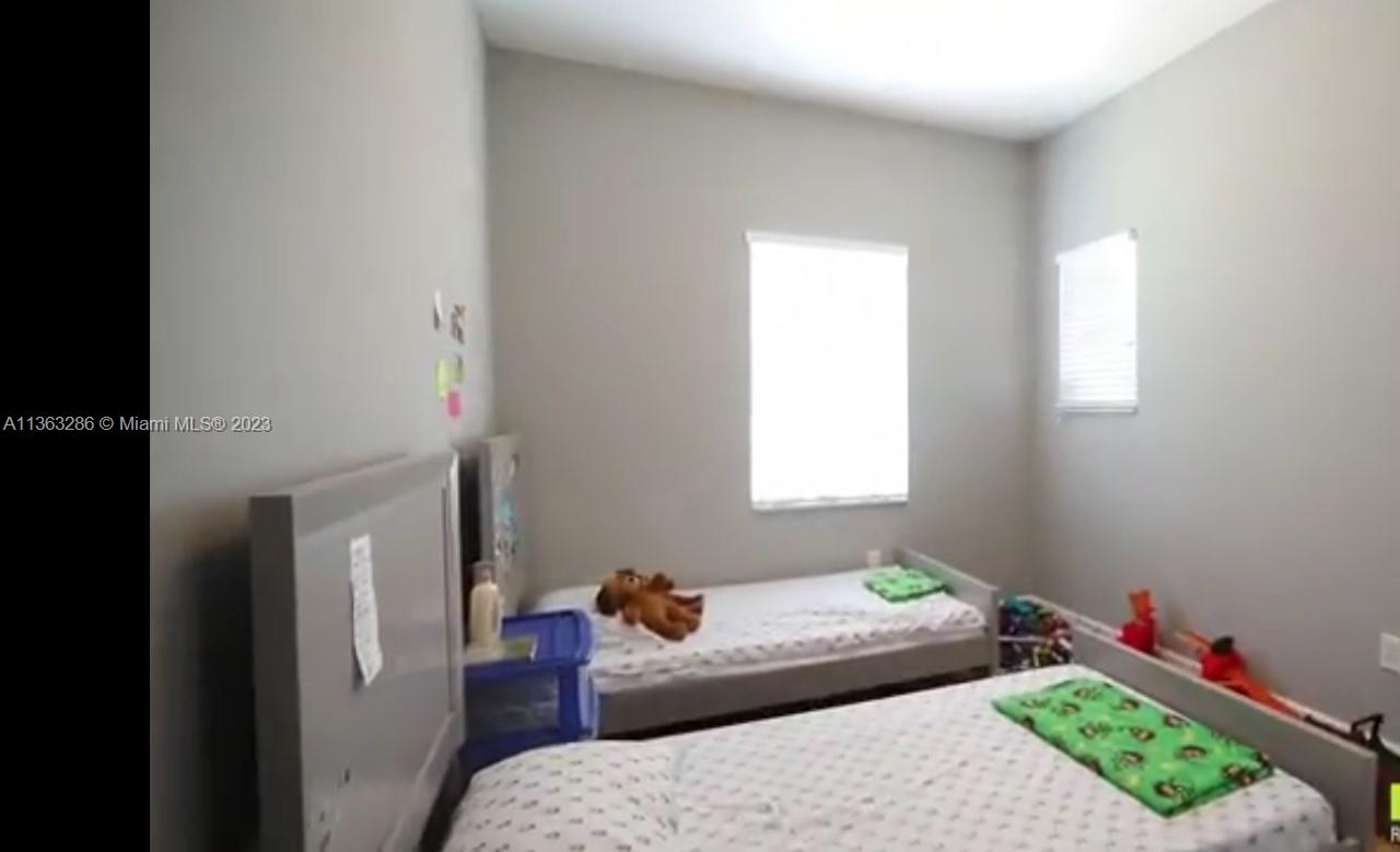 SUNSET LAKES PLAT ONE - Residential Lease