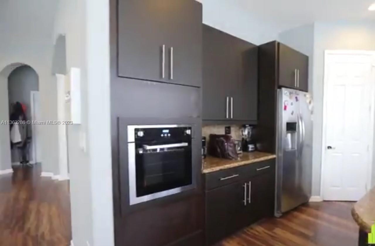 SUNSET LAKES PLAT ONE - Residential Lease