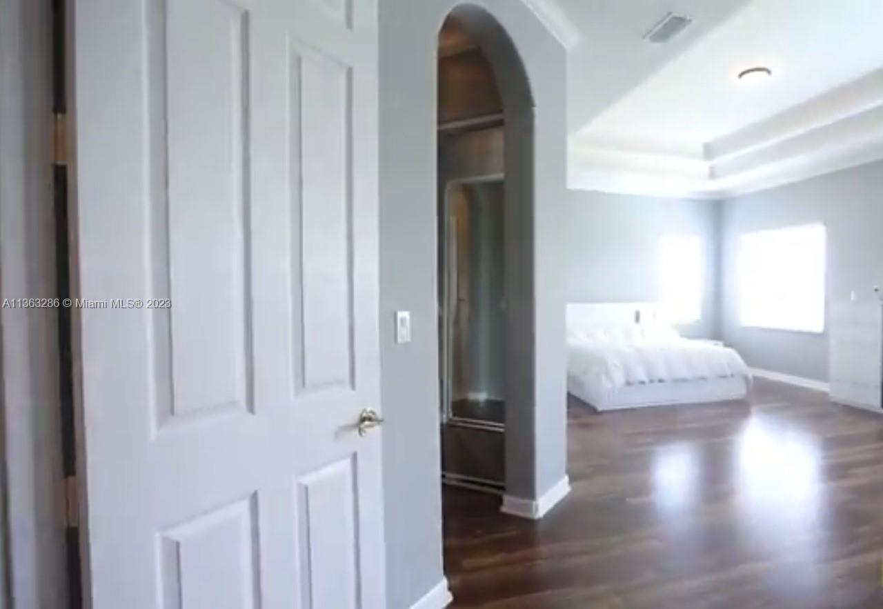 SUNSET LAKES PLAT ONE - Residential Lease