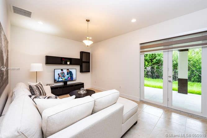 JACQUELINE GARDENS - Residential