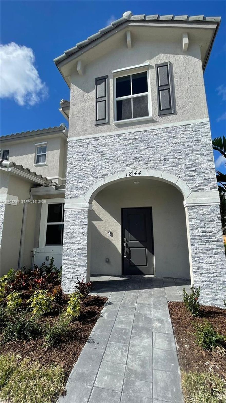 GREAT 3 BDR / 2.5 BTH VILLA AT THE RIVIERA BY LENNAR". NO CARPETS! BRAND NEW LAMINATED FLOORS IN STARIS AND SECOND FLOOR. TILED FIRST FLOOR. STAINLESS STEEL APPLIANCES. GREAT SCHOOLS. NICE AMENITIES. FAMILY FRIENDLY ENVIRONMENT. INSTRUCTIONS AT BROKERS REMARKS.