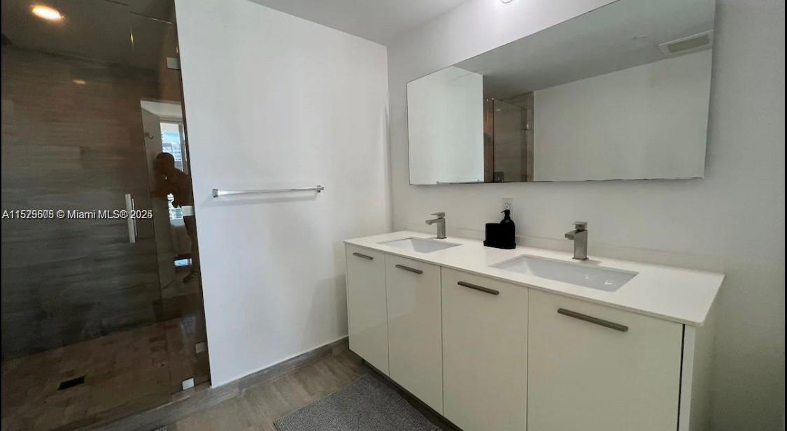 BRICKELL HOUSE - Residential