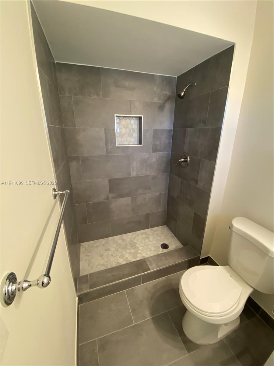 KIMBERLY VILLAGE SEC 1 RE - Residential Lease