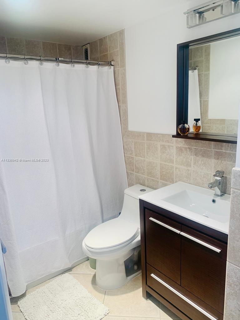 LONGWOOD TOWERS CONDO - Residential Lease