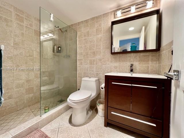 LONGWOOD TOWERS CONDO - Residential Lease