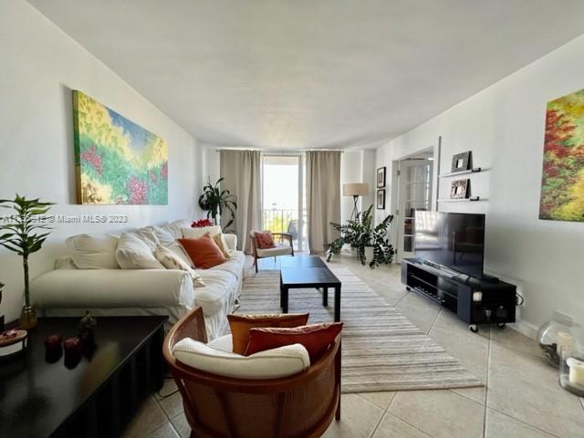 LONGWOOD TOWERS CONDO - Residential Lease