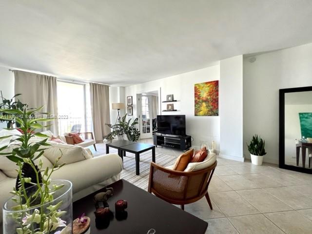 LONGWOOD TOWERS CONDO - Residential Lease